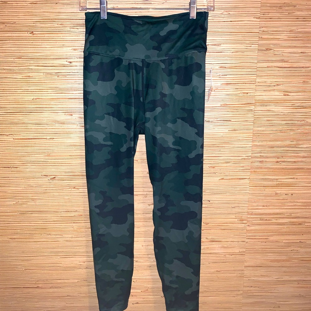 NWT Activology Green Camo Leggings Size Small
